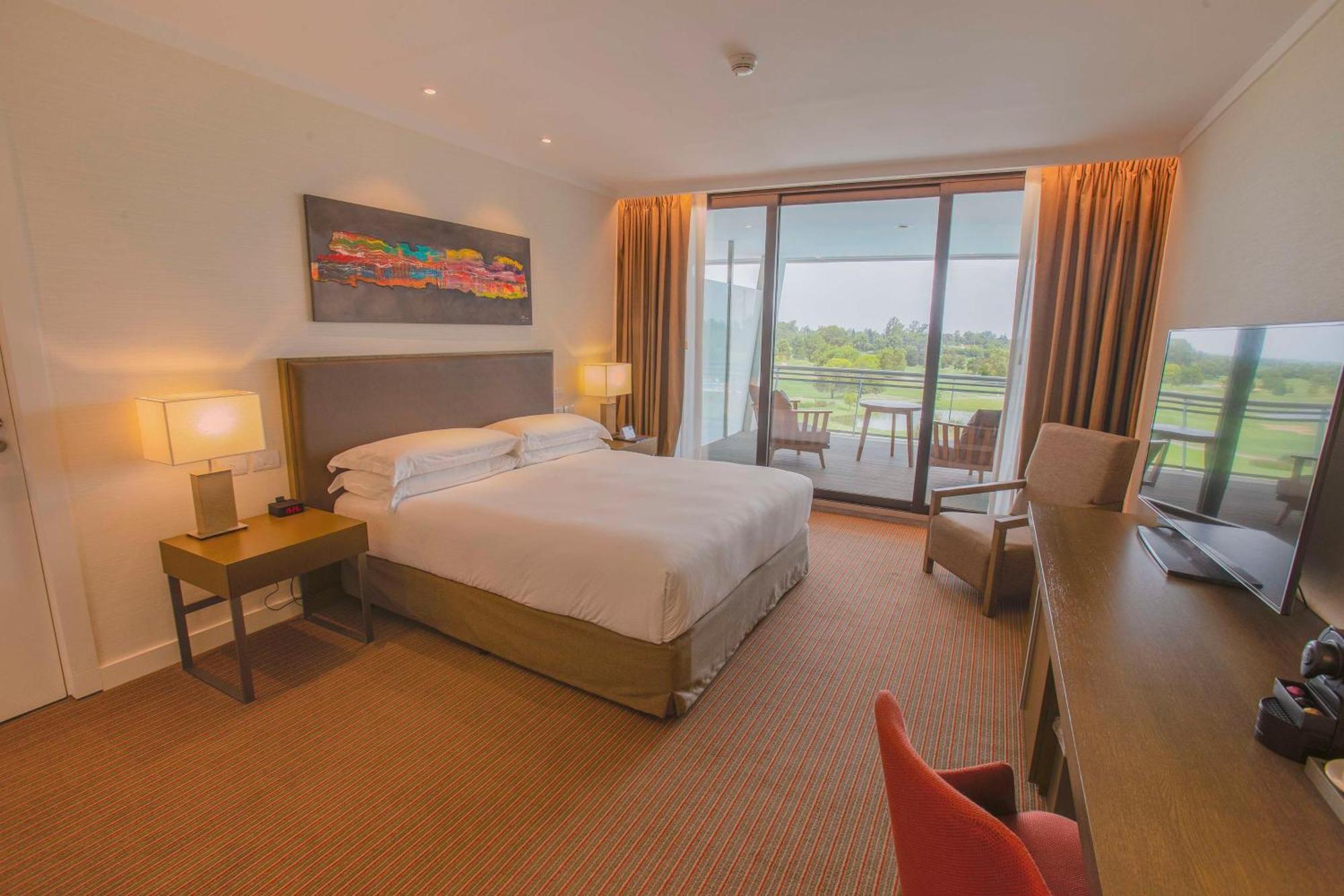 Hilton Pilar Hotel Exterior photo