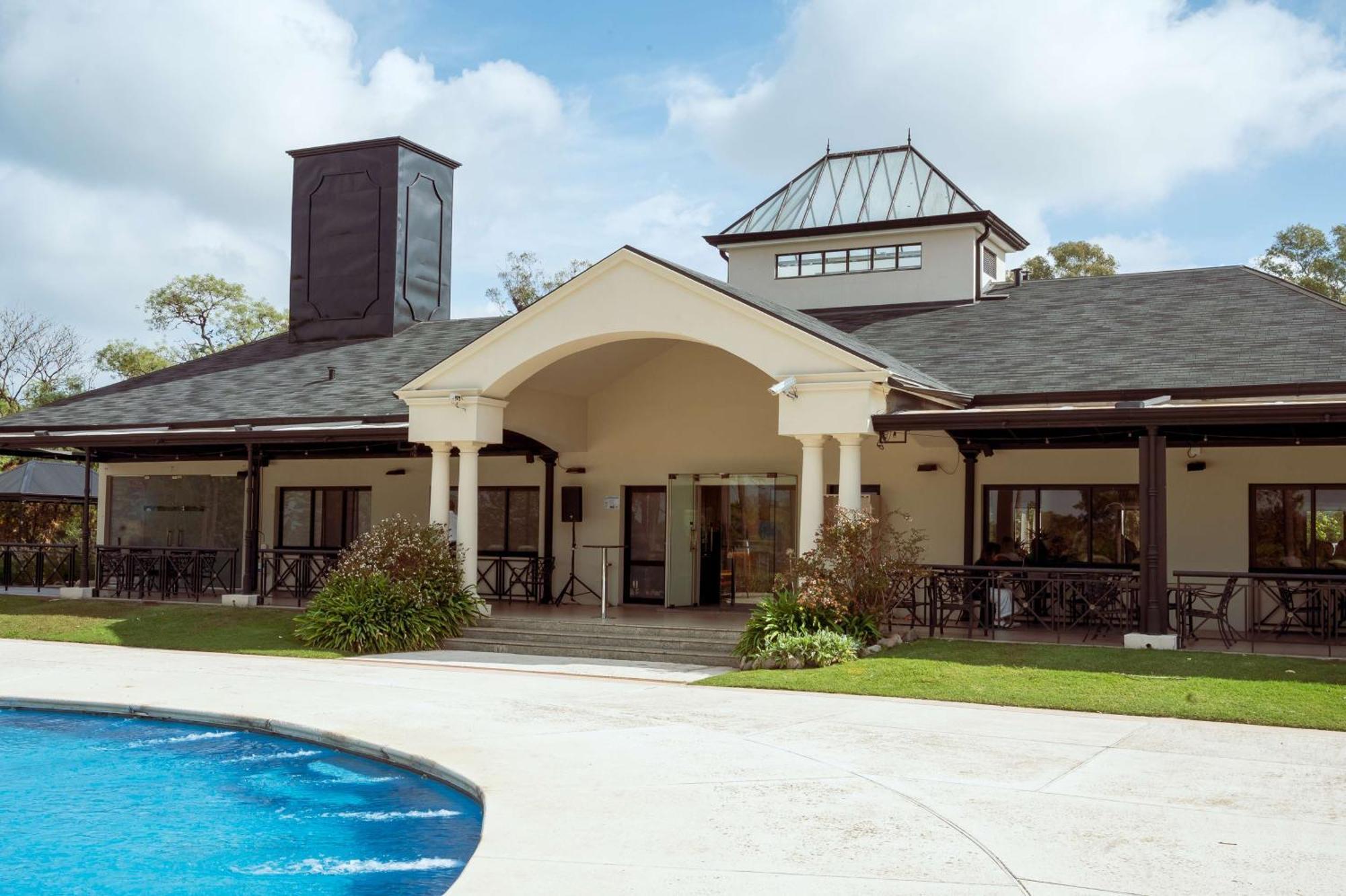Hilton Pilar Hotel Exterior photo