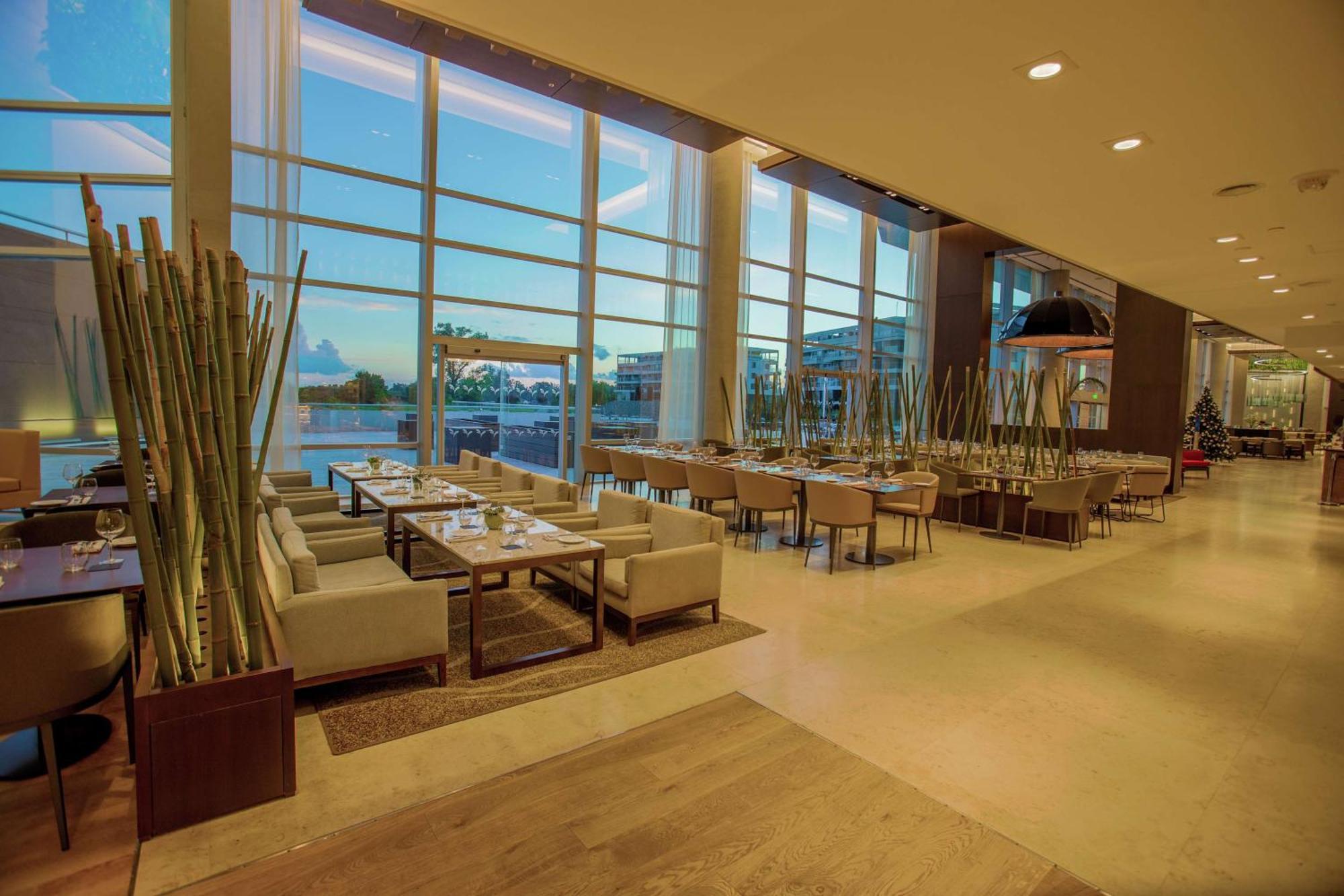 Hilton Pilar Hotel Exterior photo