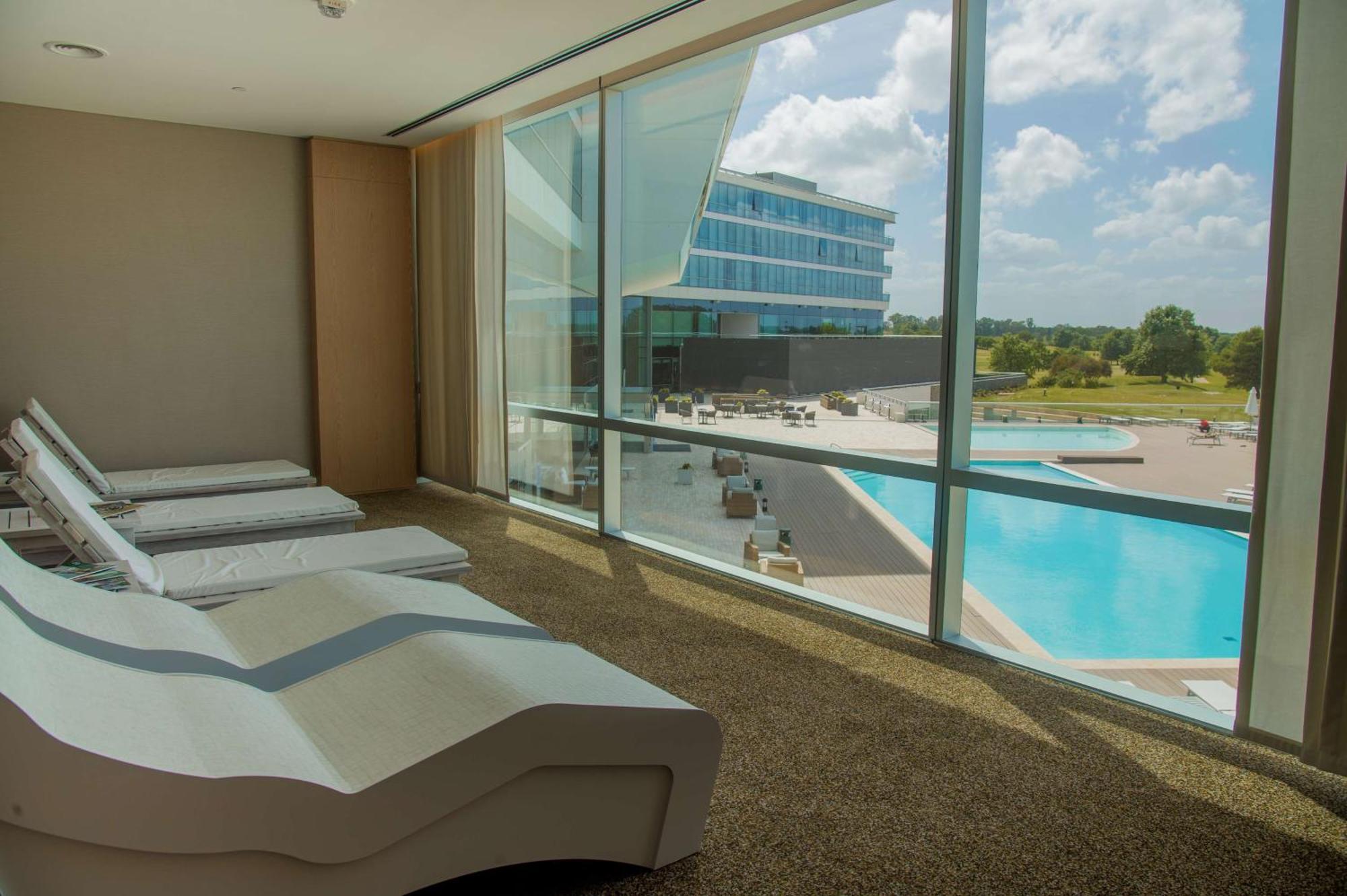 Hilton Pilar Hotel Exterior photo