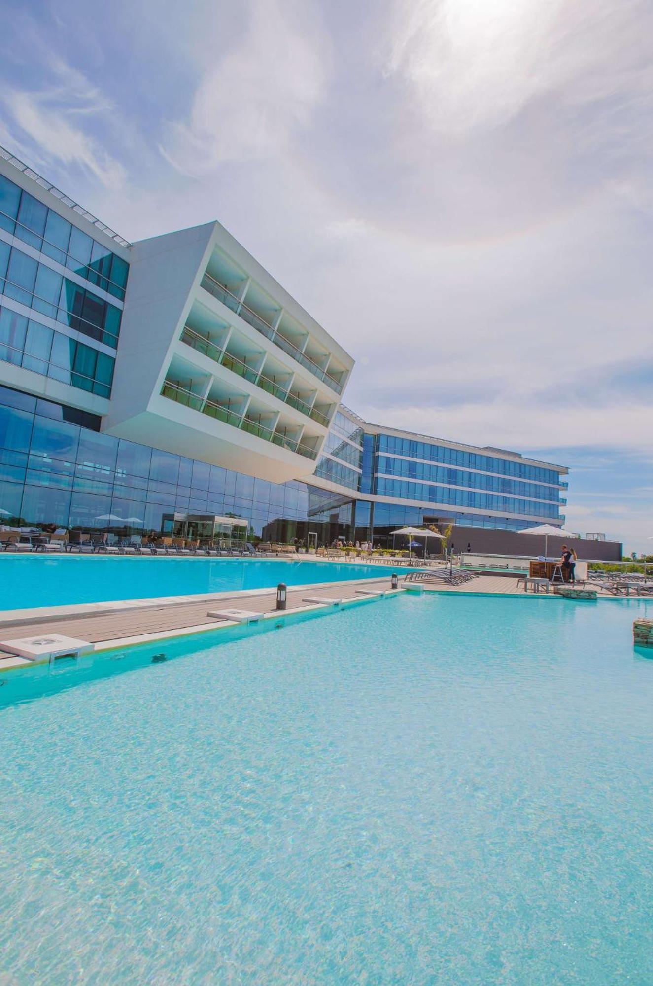Hilton Pilar Hotel Exterior photo